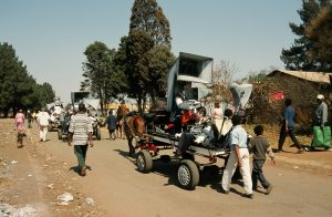 Le Cinématophone à Soweto, 1999 © Pertin
